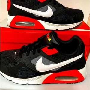 Nike Men's Air Max IVO Black Shoes 580518-016 Size 8 US